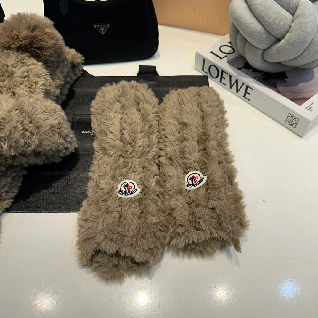 New autumn and winter trends-fashionable wool hat + scarf + gloves