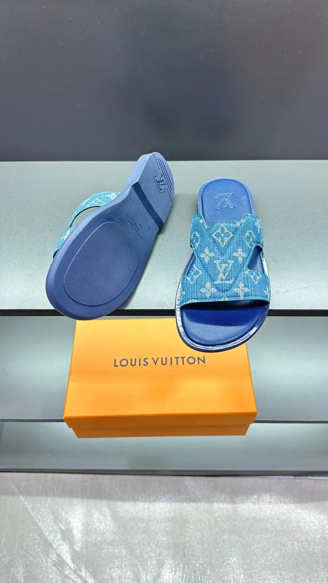 logo graphic slippers