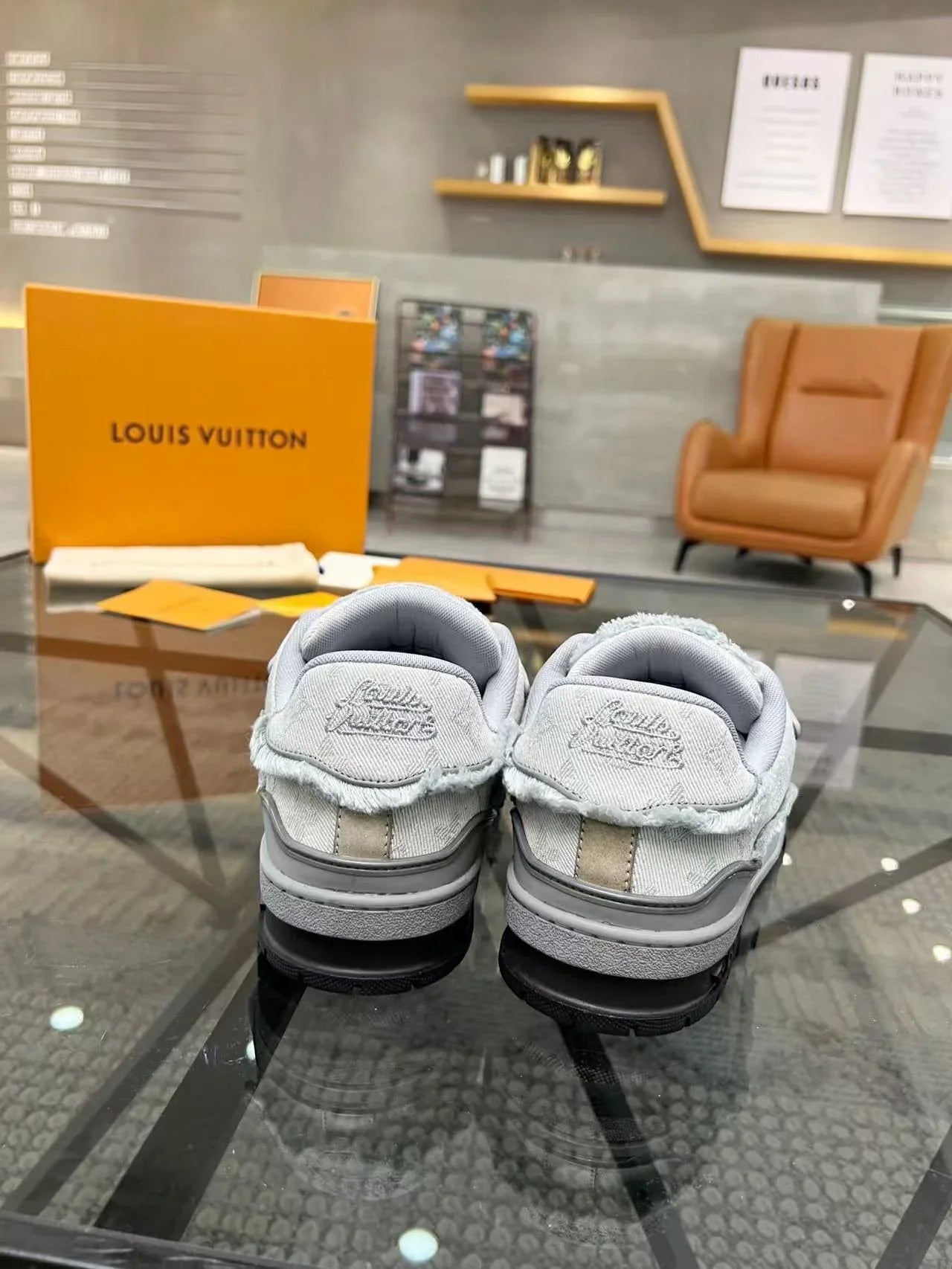 casual sports sneakers