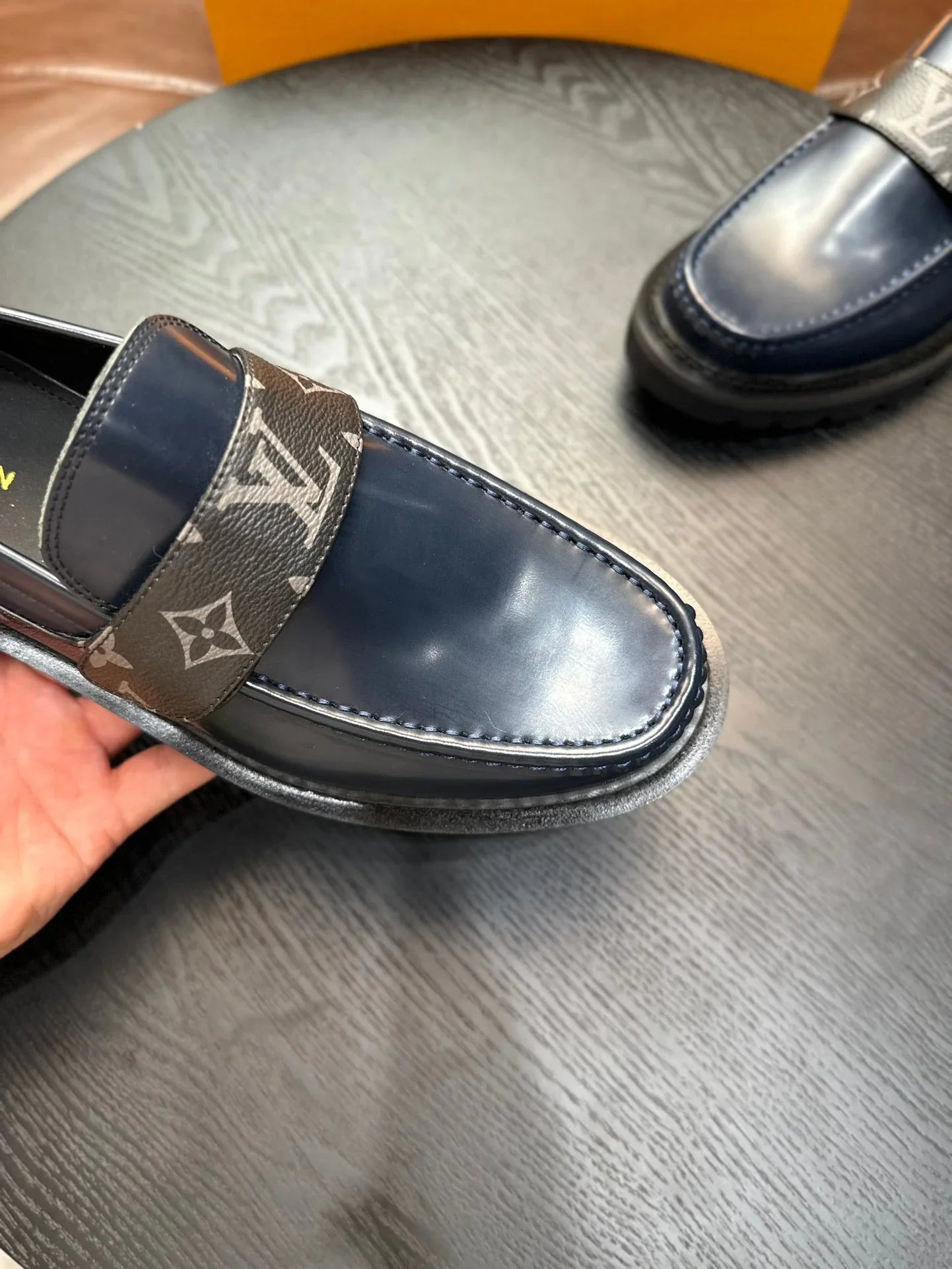 L casual leather shoes