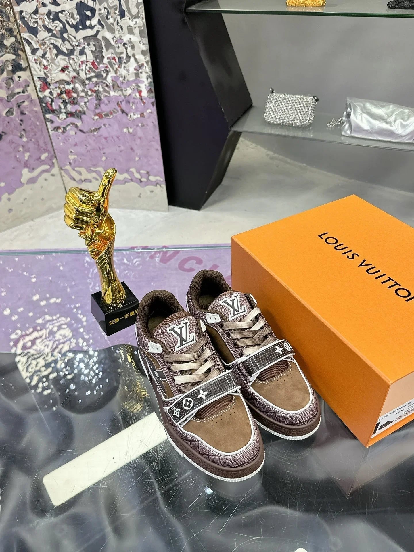 L trainer velcro sneaker