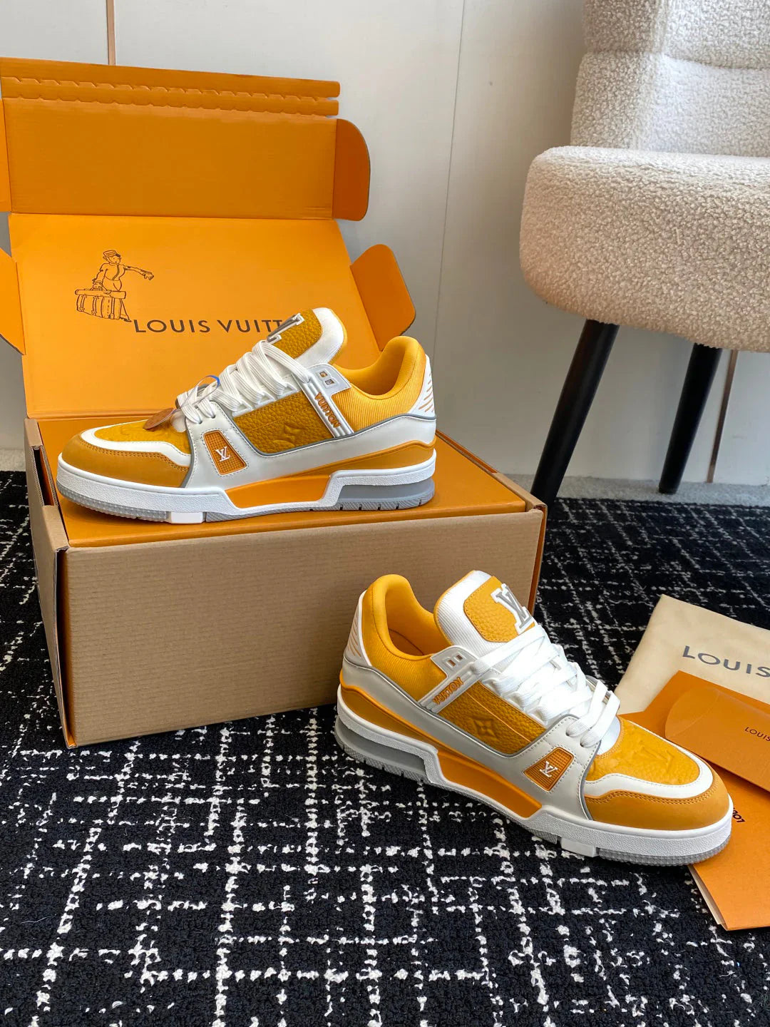 L Men's Sneakers