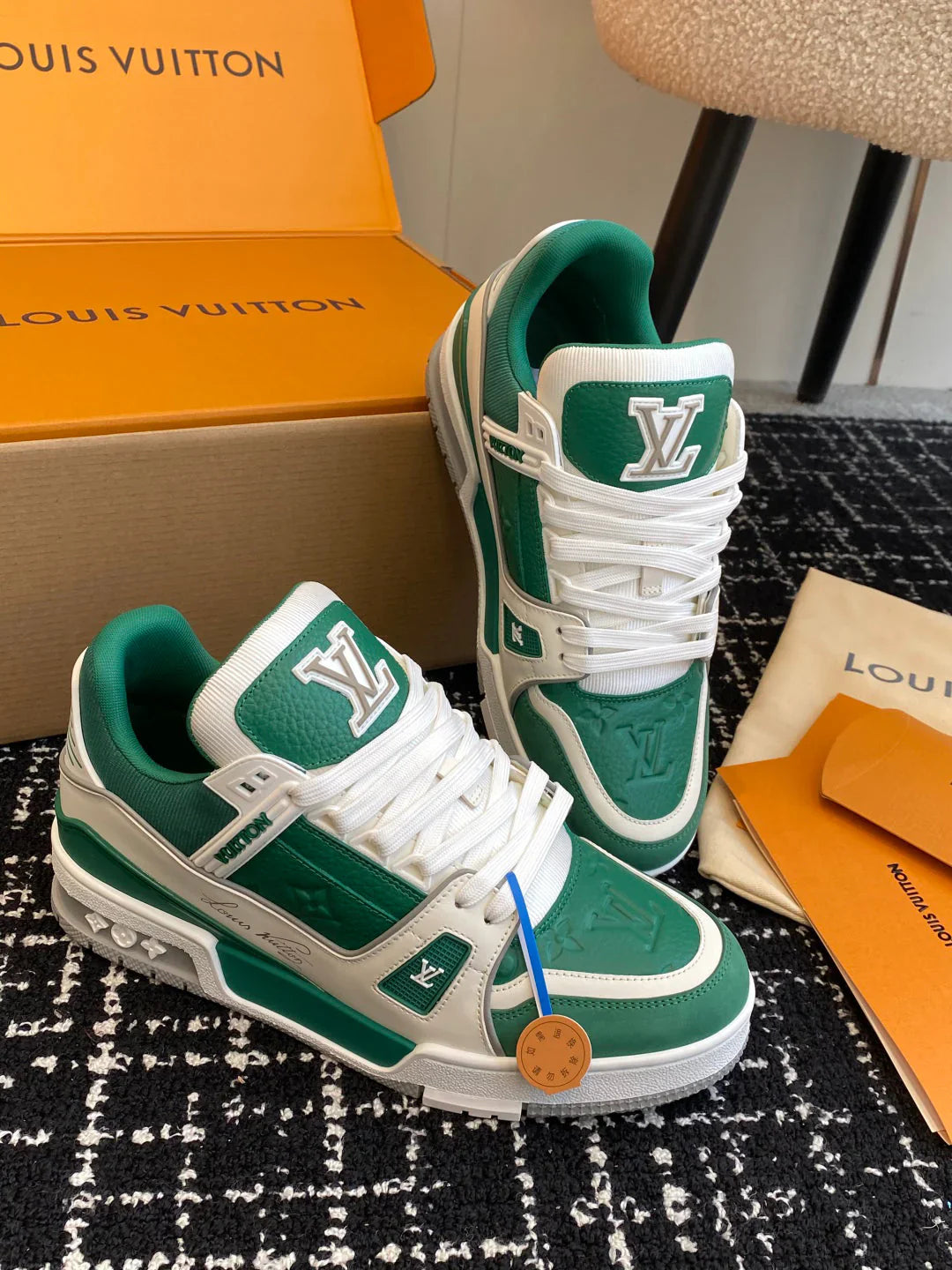 L Men's Sneakers