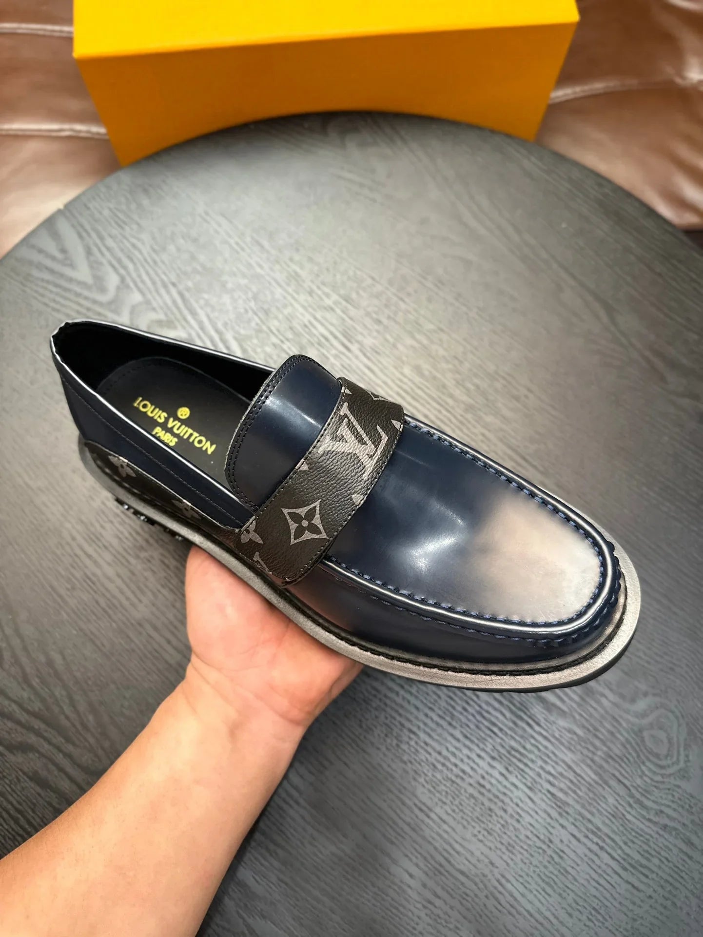 L casual leather shoes