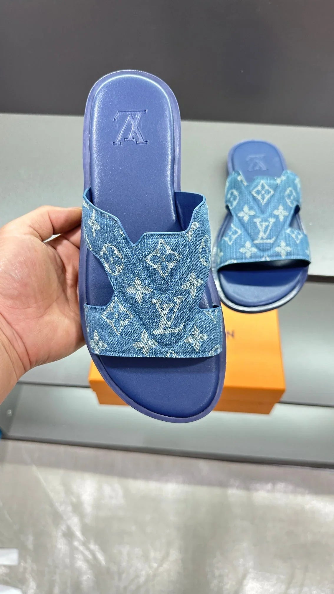 logo graphic slippers