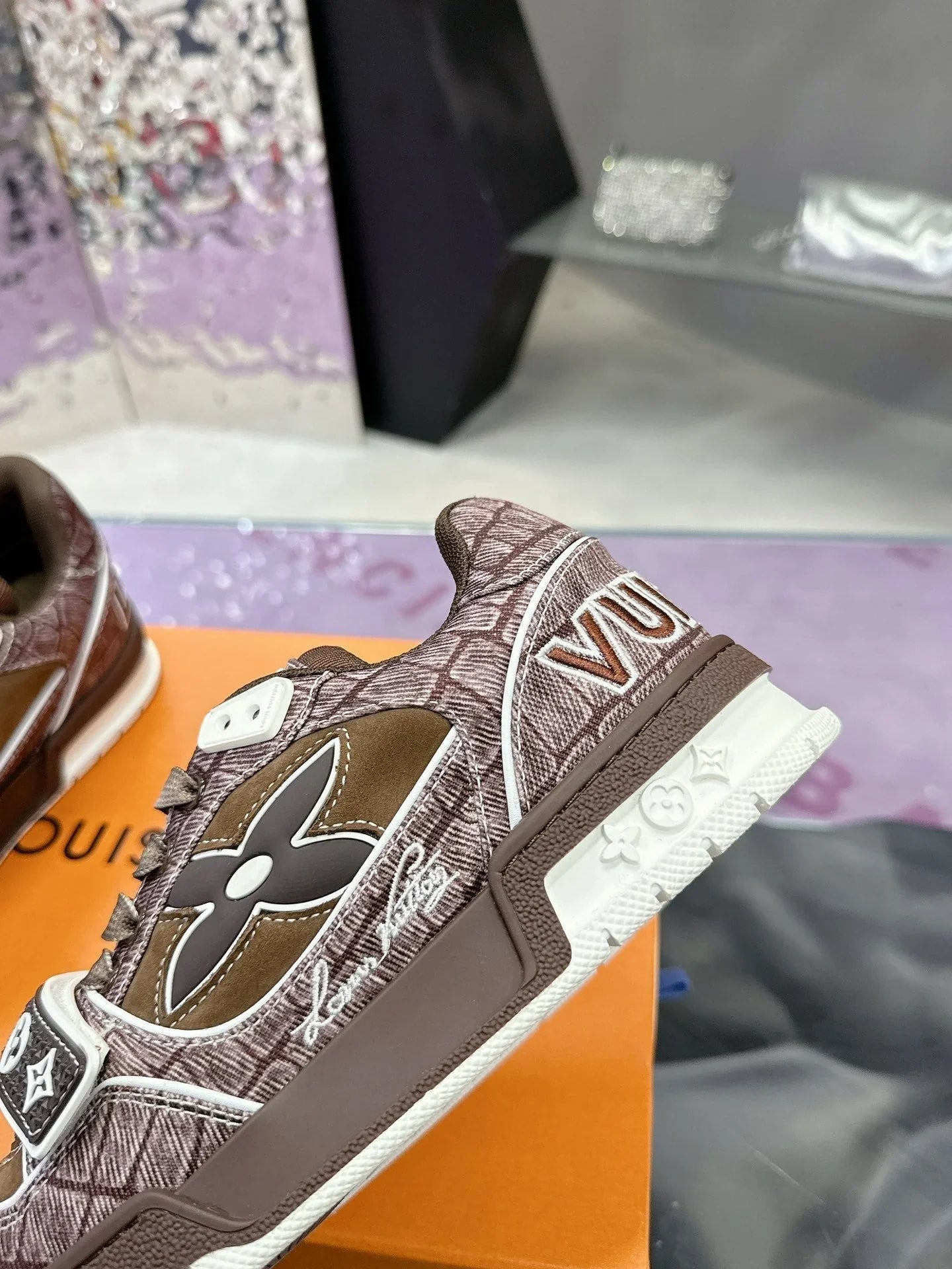 L trainer velcro sneaker