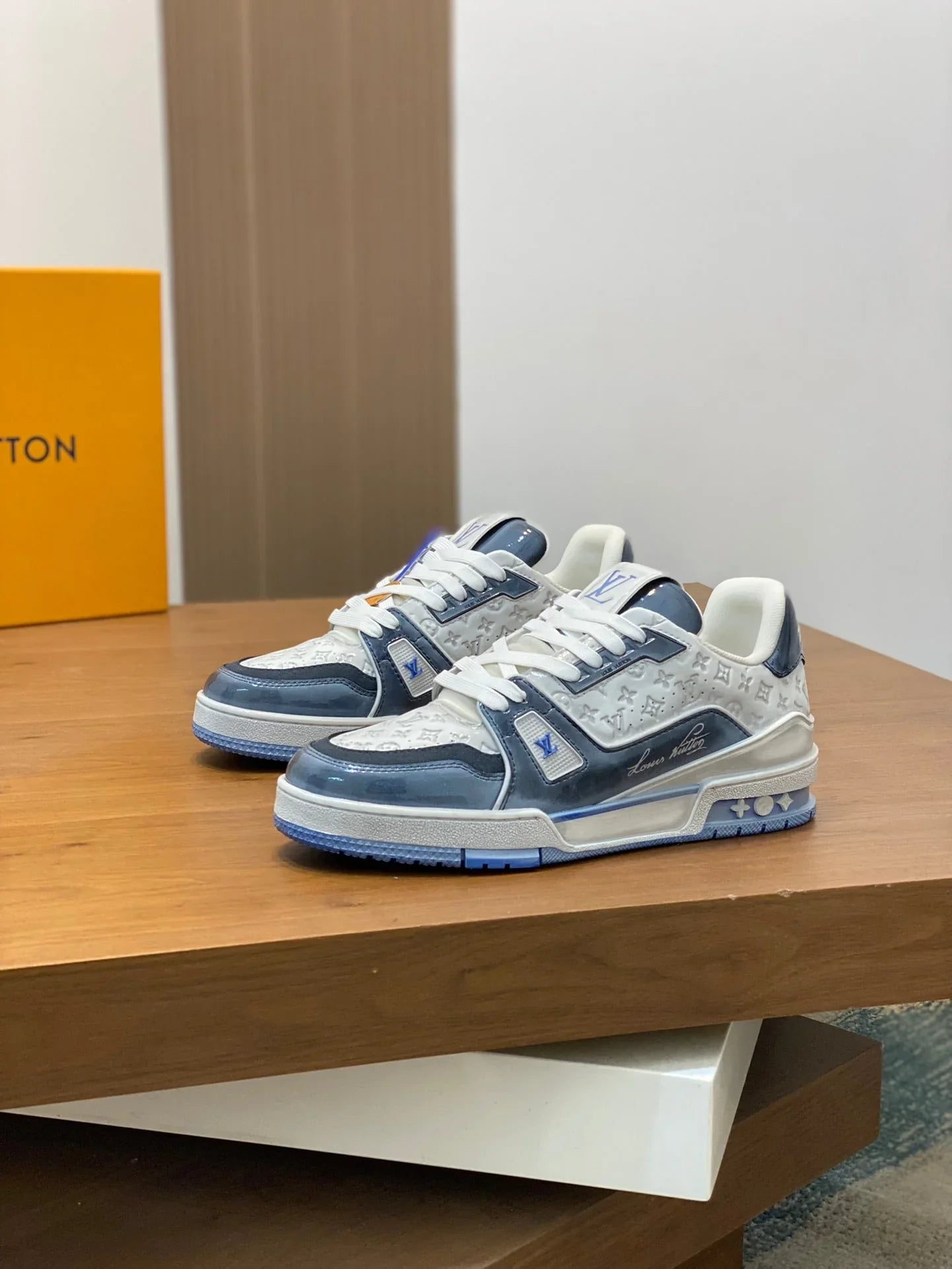 L Men's Casual Sneakers