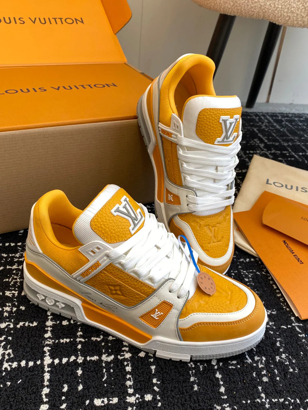 L Men's Sneakers