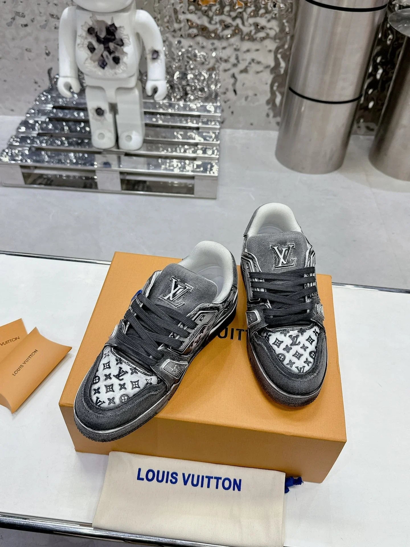 L Retro Basketball Sneakers