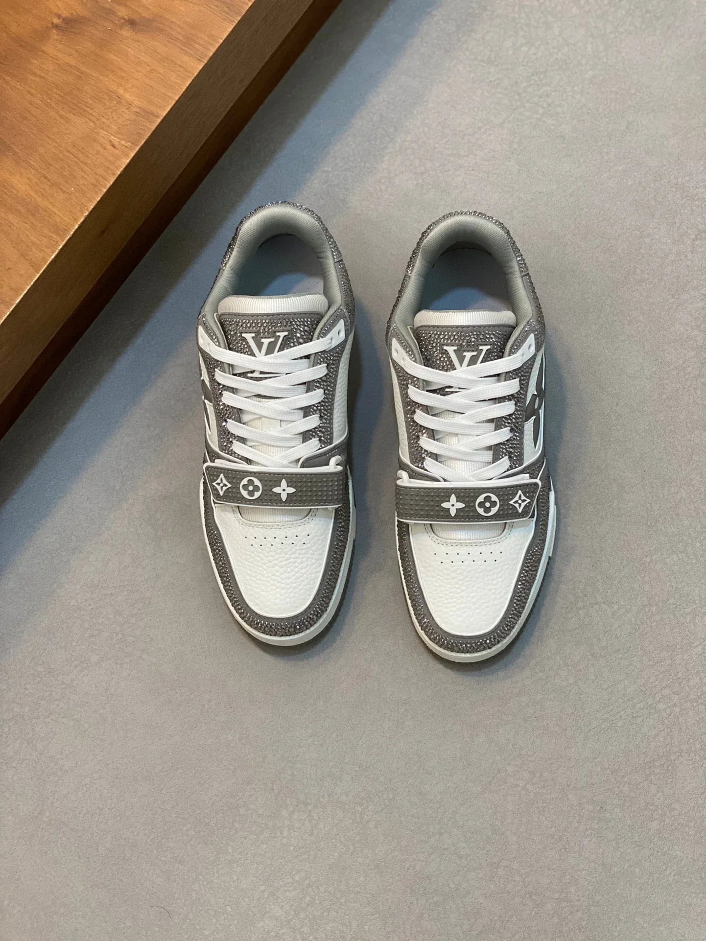 L Four styles rhinestone Retro Sneakers