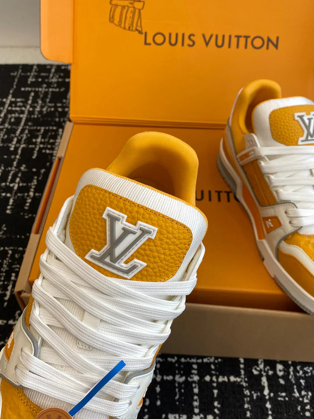 L Men's Sneakers