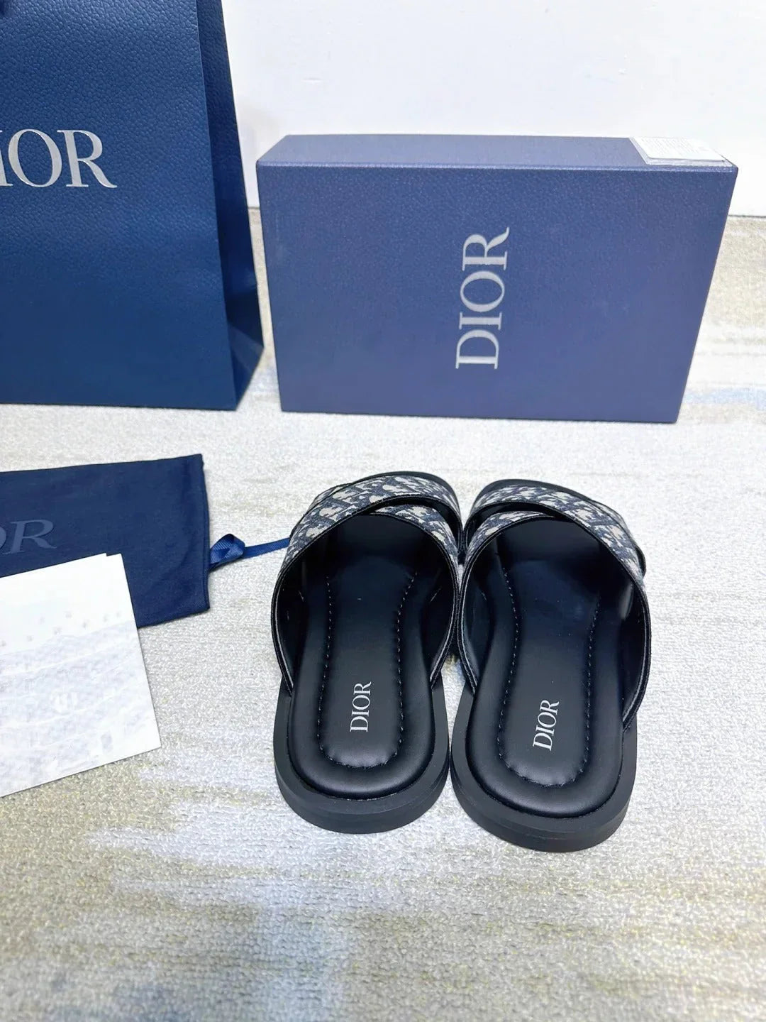 Men's textured slippers