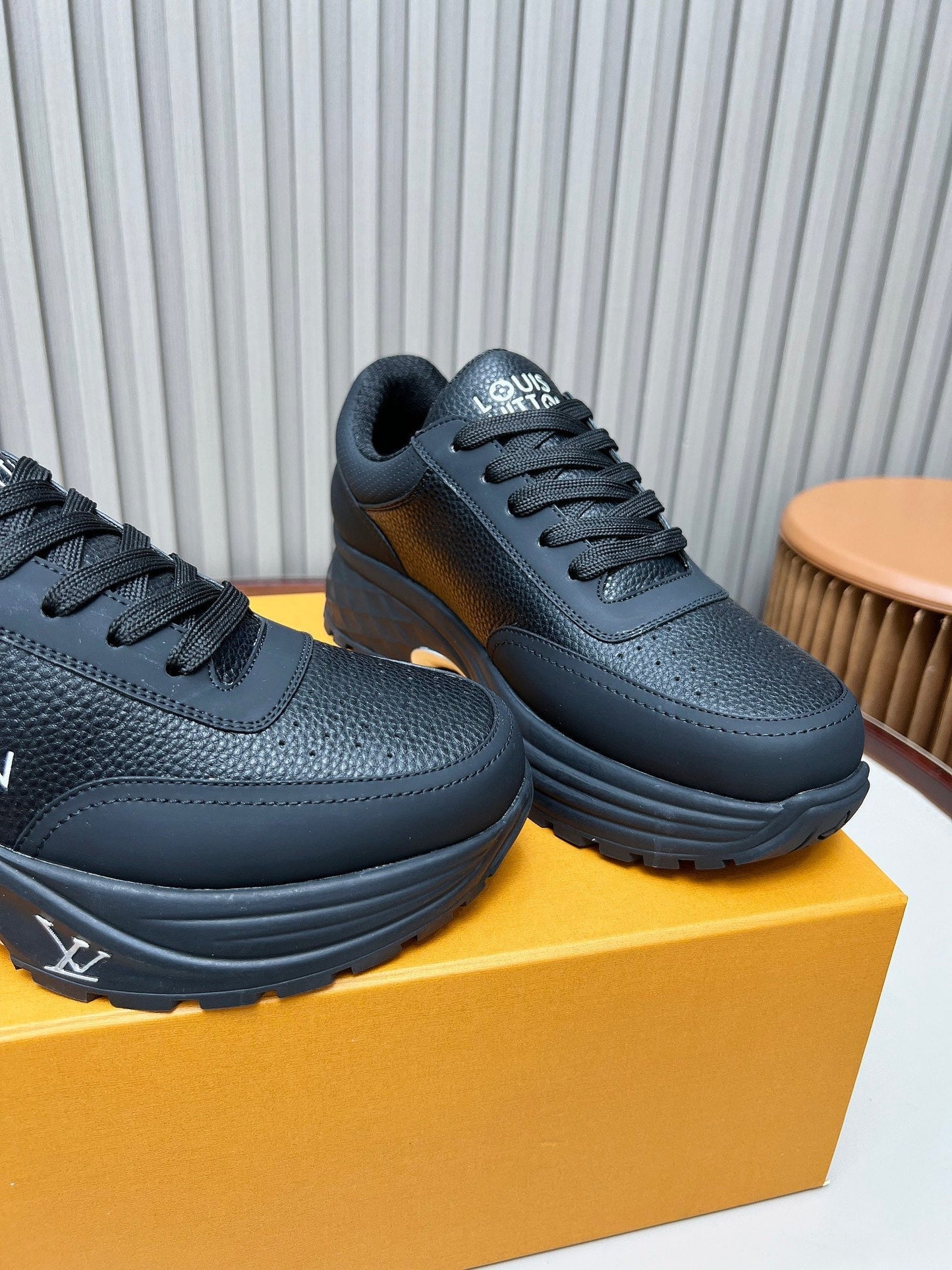 L Men's casual shoes