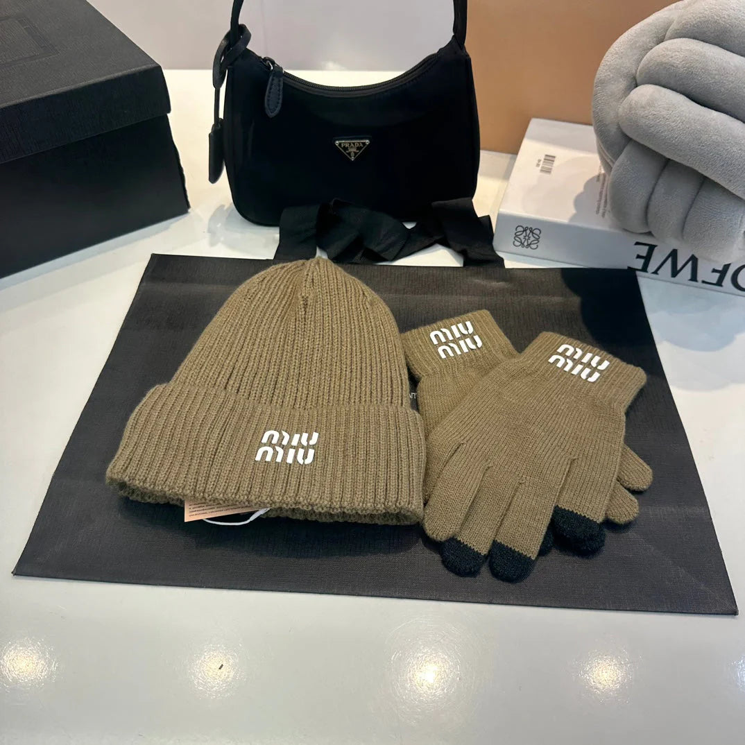 New autumn and winter trends-fashionable wool hat + scarf + gloves