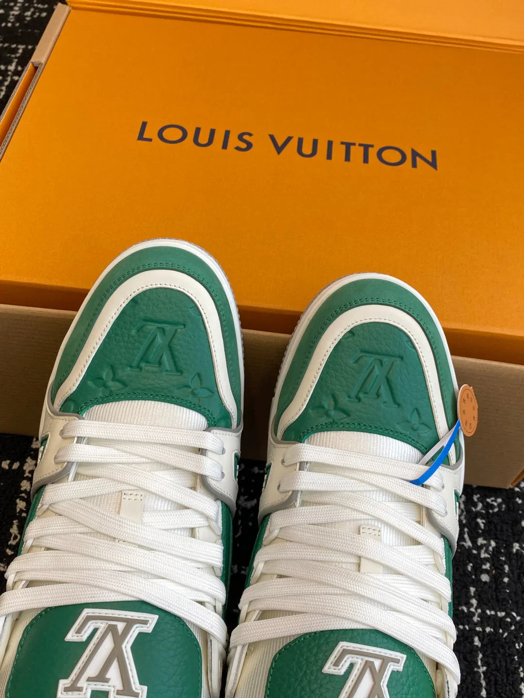 L Men's Sneakers