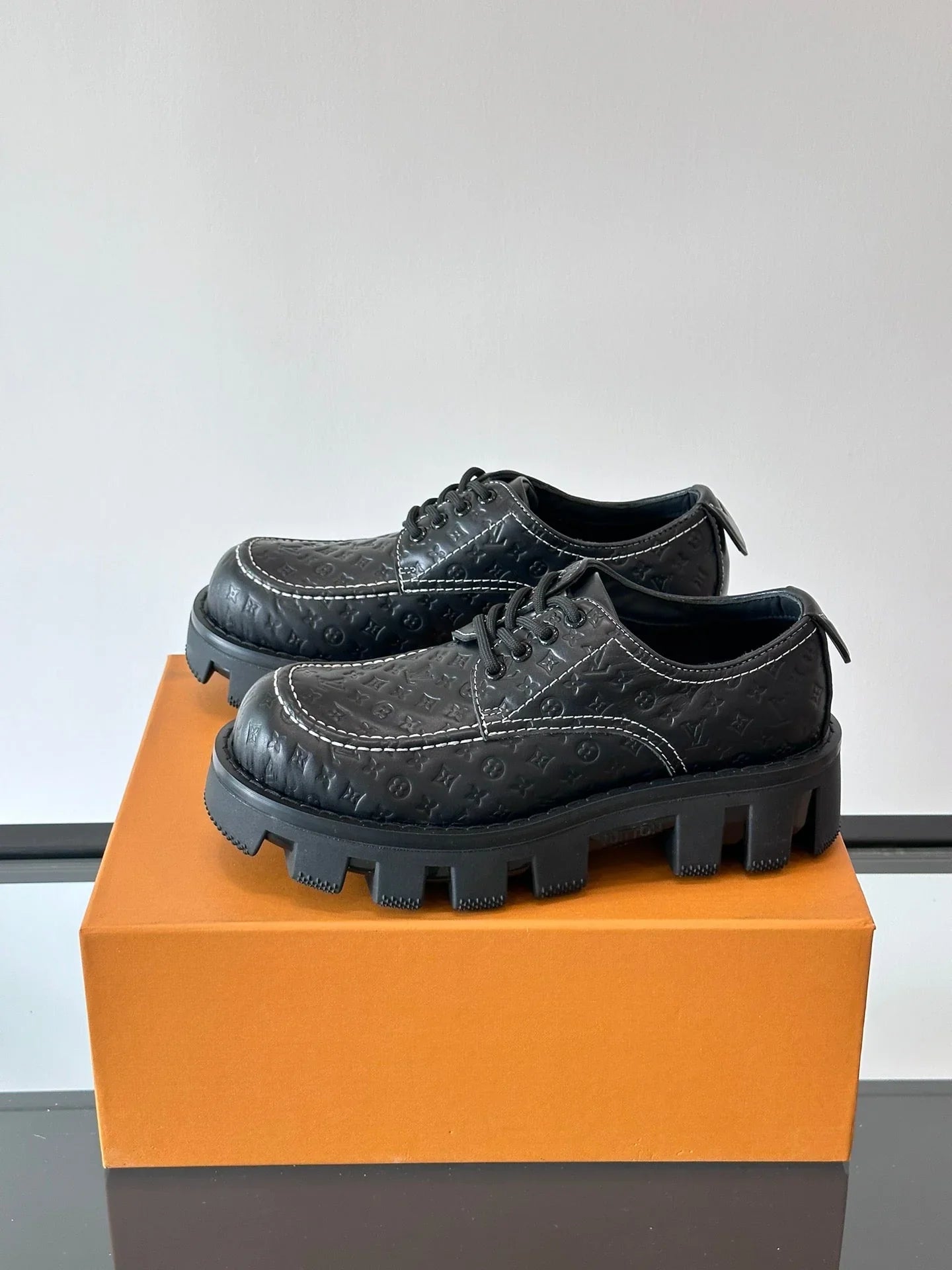L Round Toe Derby Shoes