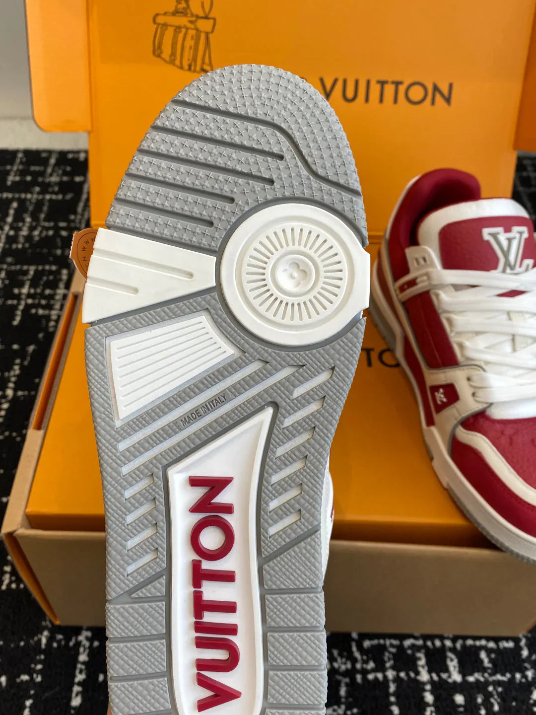L Men's Sneakers