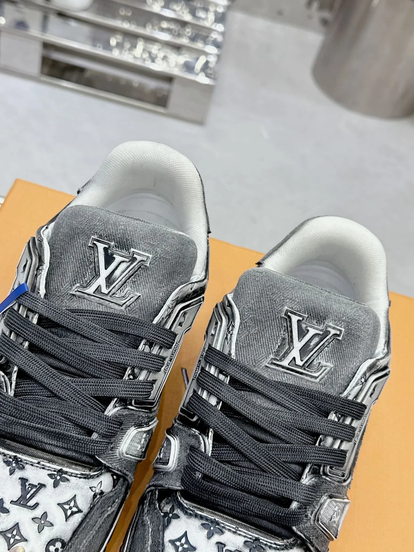 L Retro Basketball Sneakers