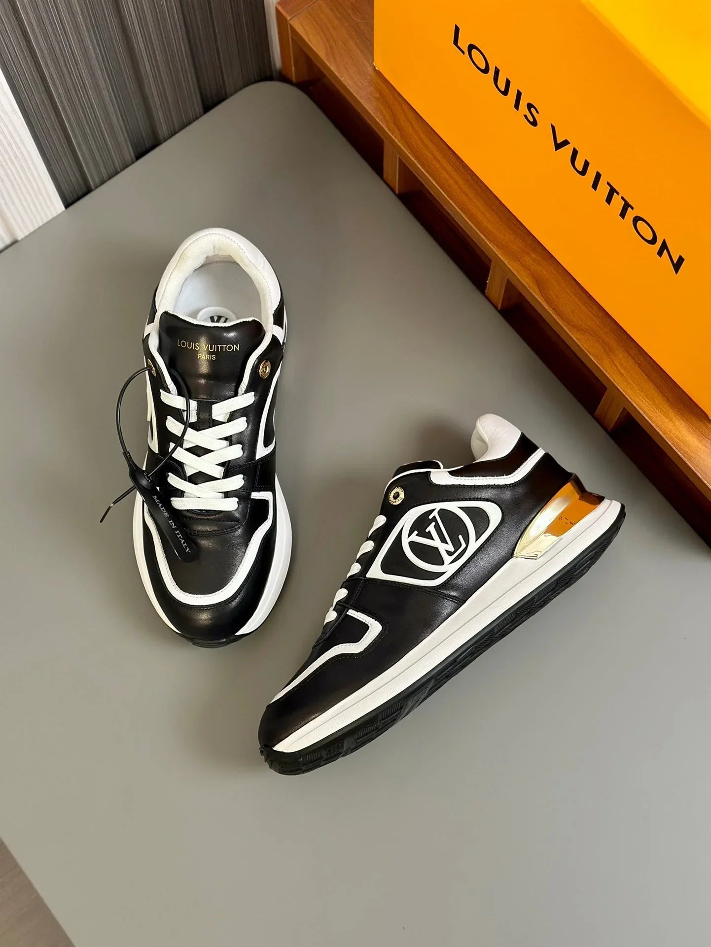 L Men's Sneakers