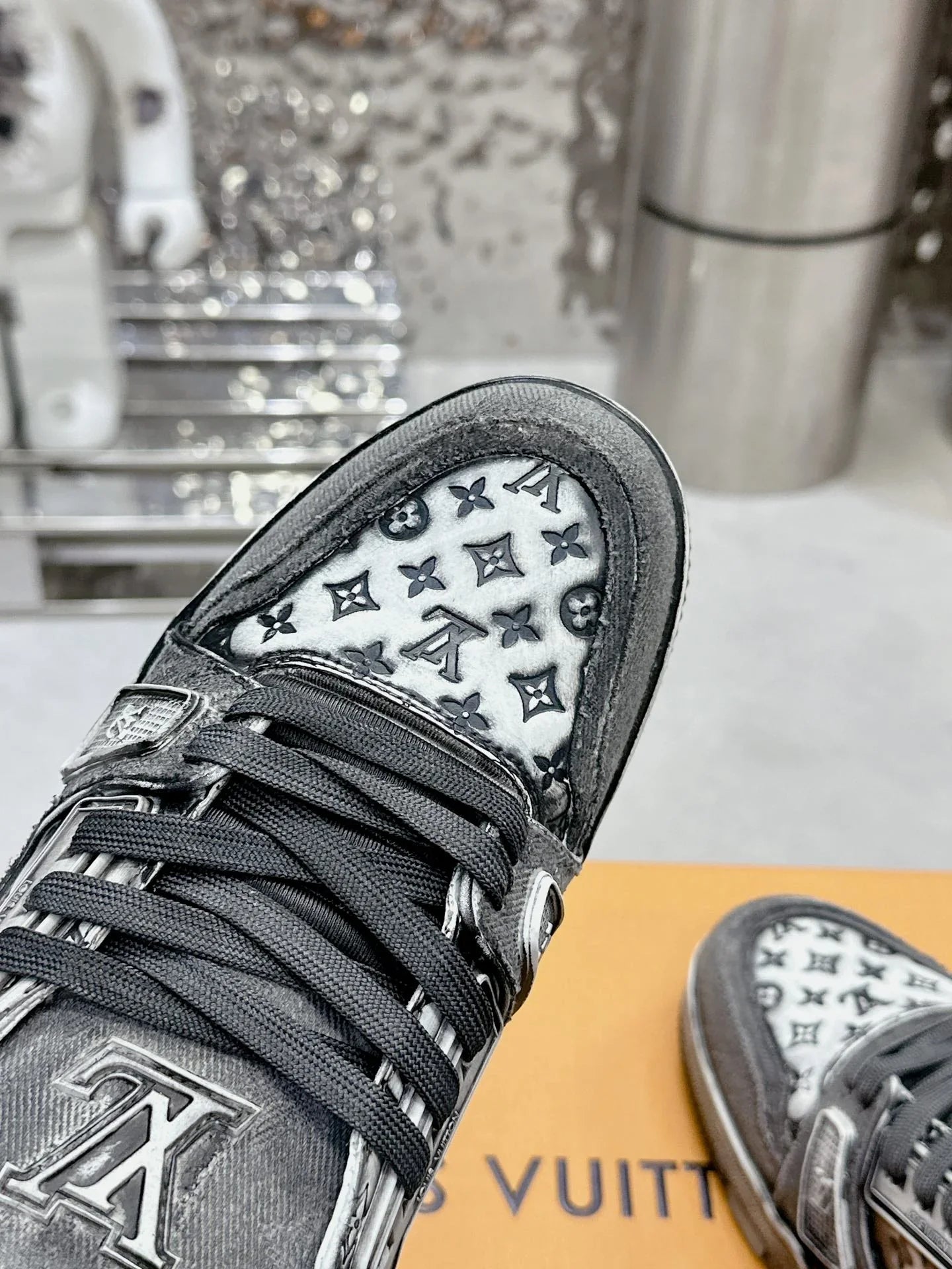 L Retro Basketball Sneakers