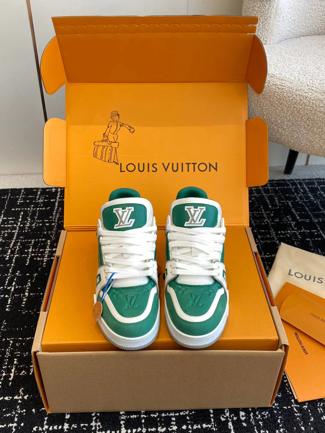 L Men's Sneakers