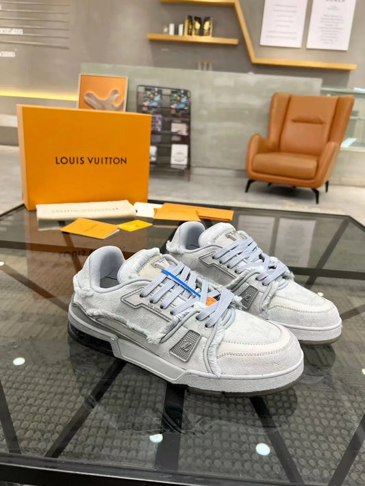 casual sports sneakers