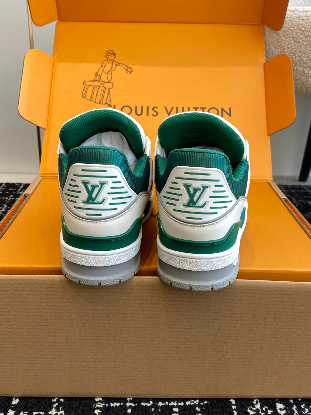 L Men's Sneakers