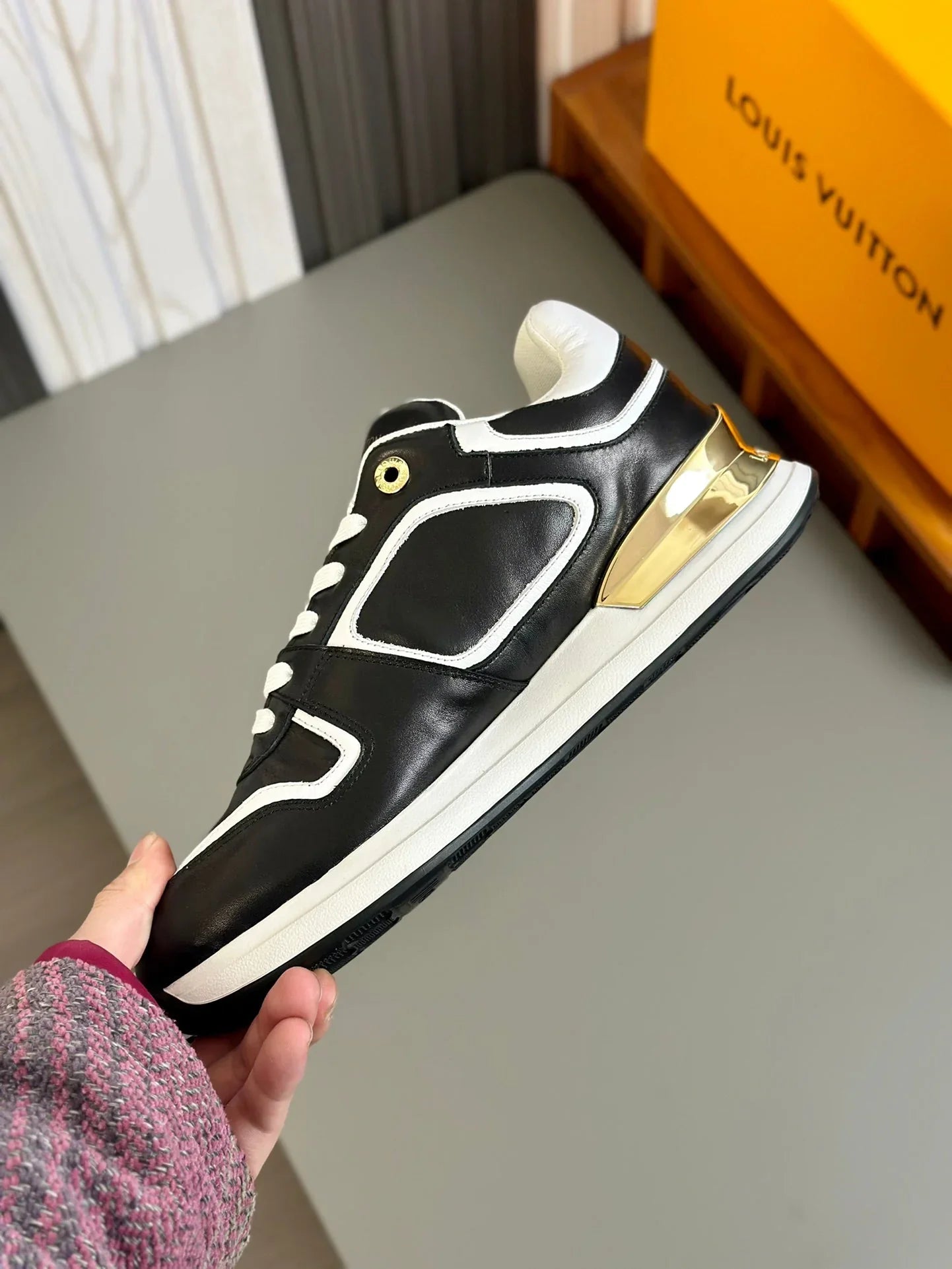 L Men's Sneakers