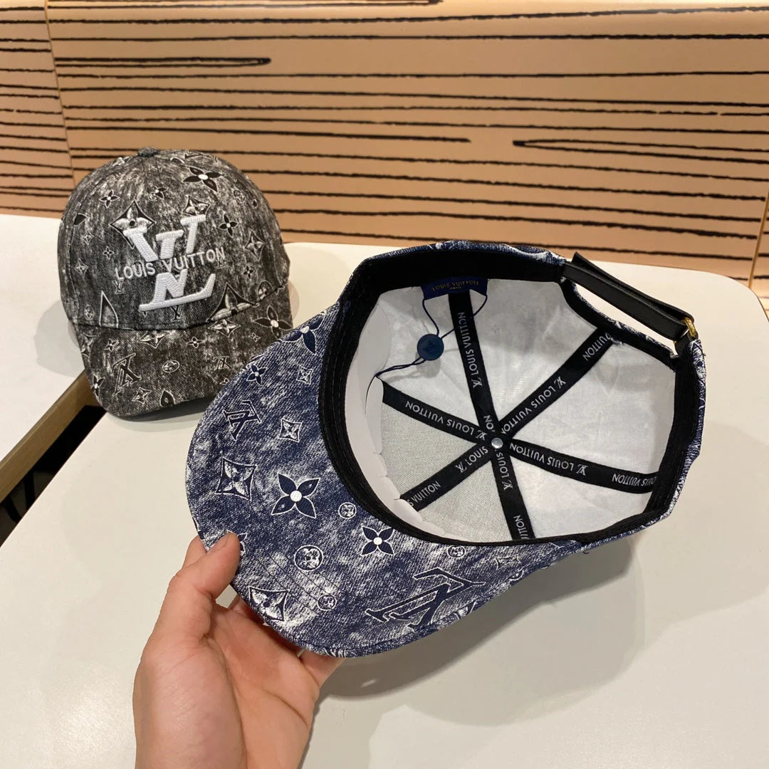 Fashionable four-leaf clover dome baseball cap
