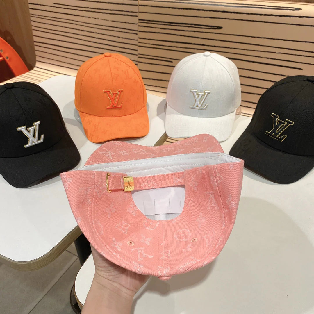 Fashionable four-leaf clover baseball cap