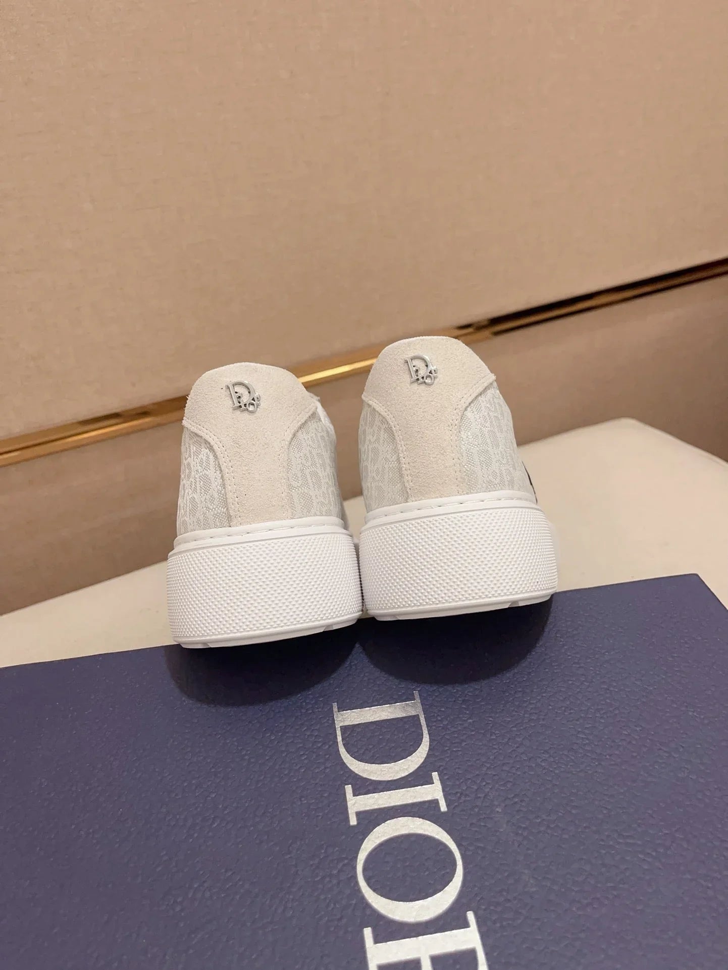 casual sports style men's shoes