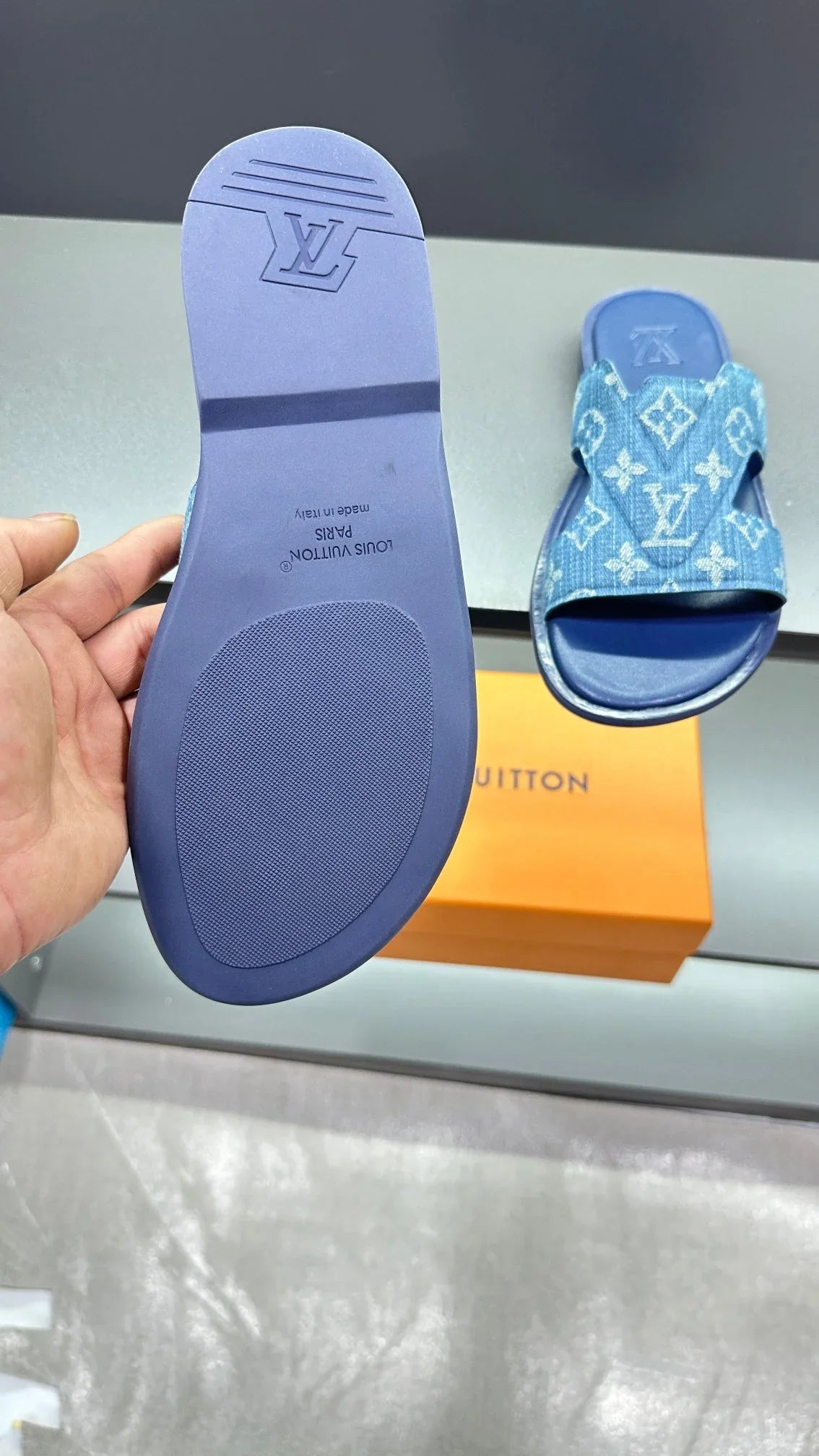 logo graphic slippers
