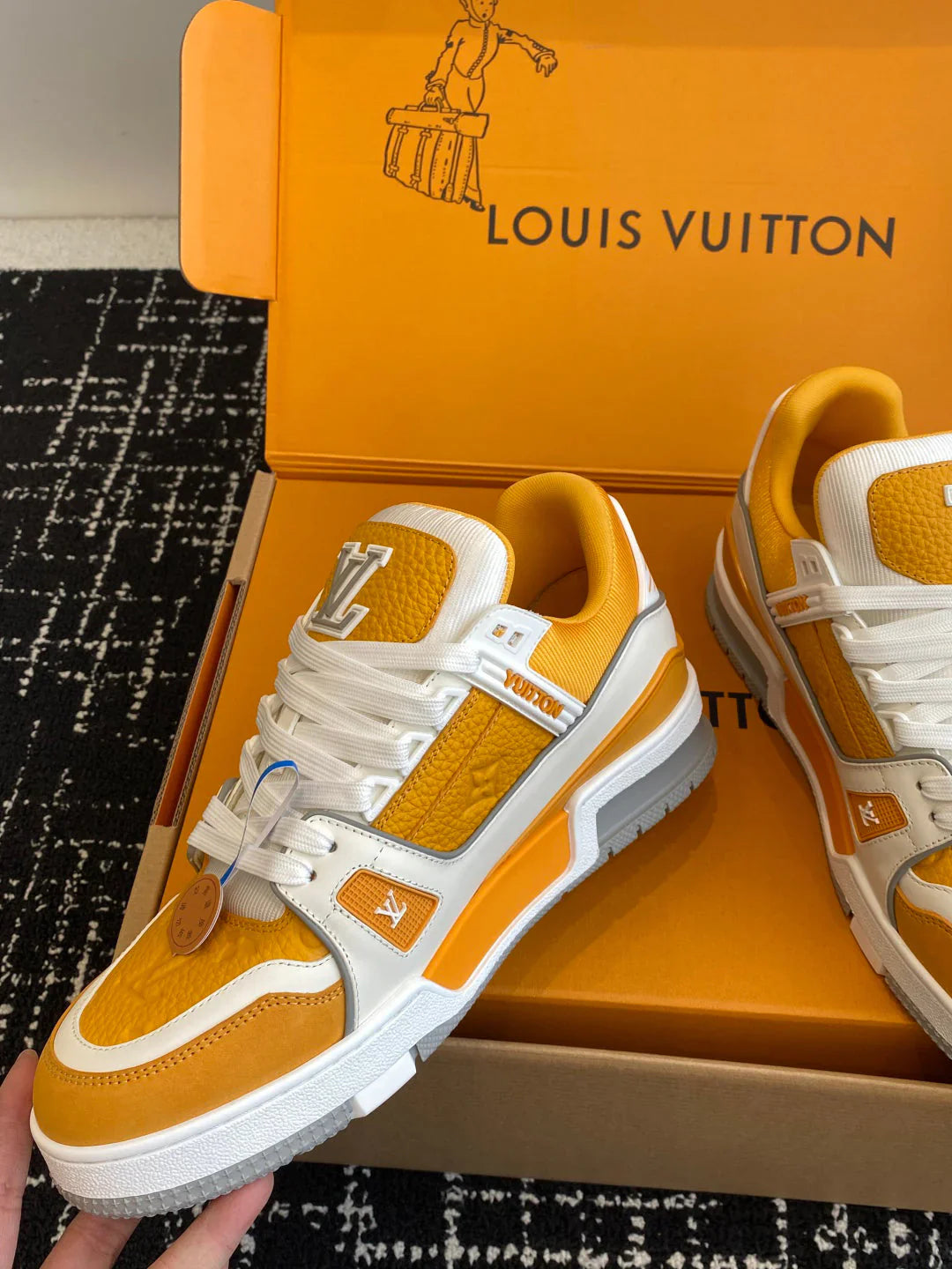 L Men's Sneakers