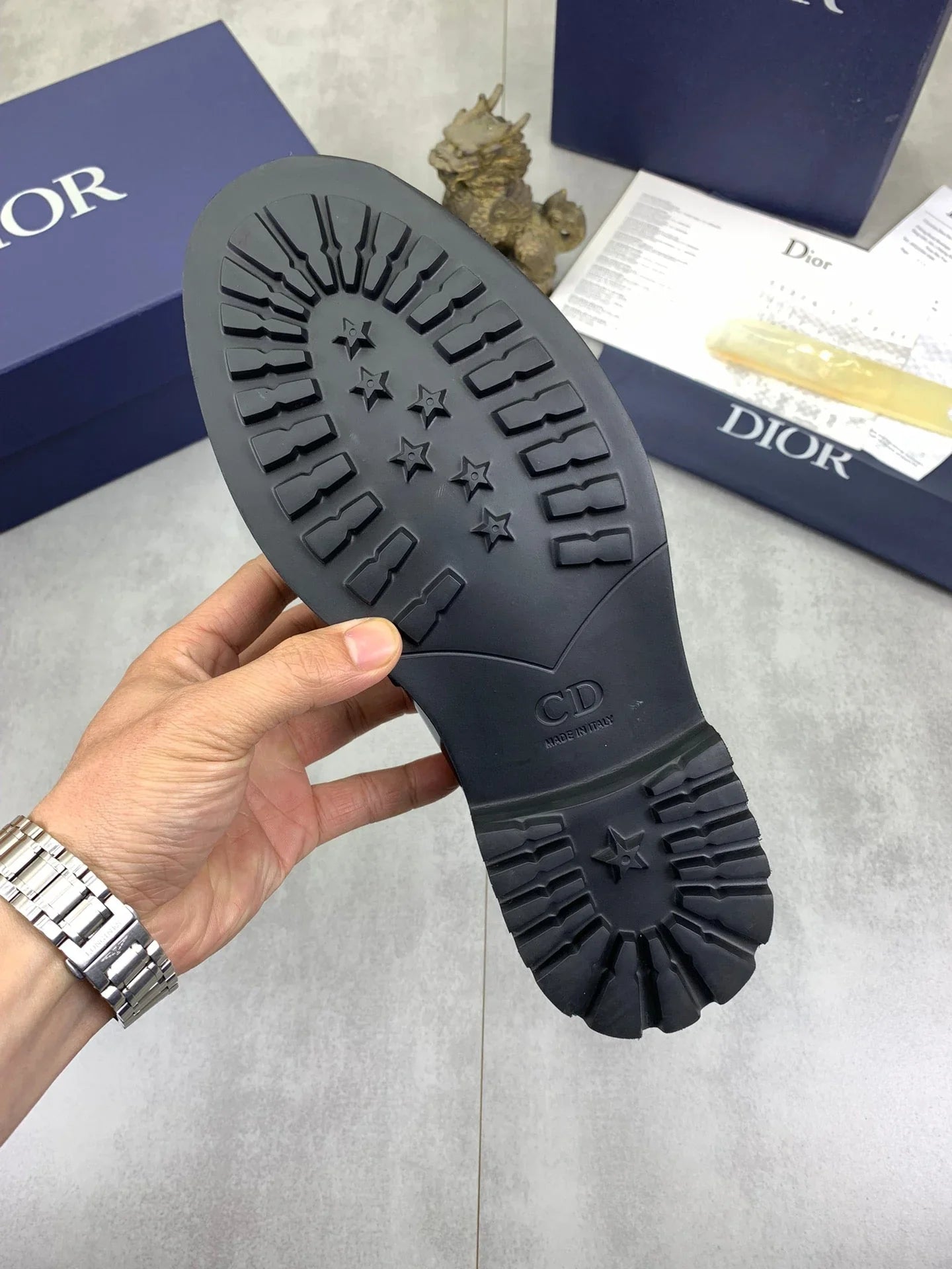 D leather shoes