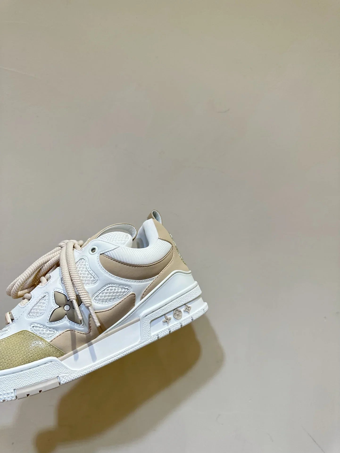 L Men's Sneakers