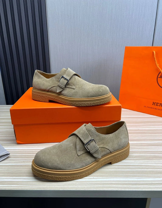 Cow suede upper + cowhide lining + cow tendon stitching outsole