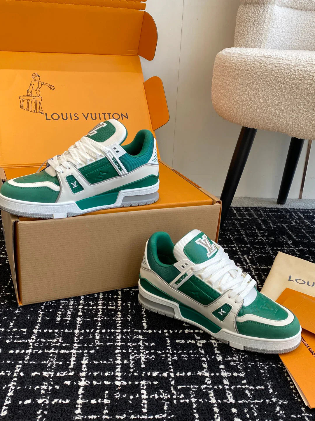 L Men's Sneakers