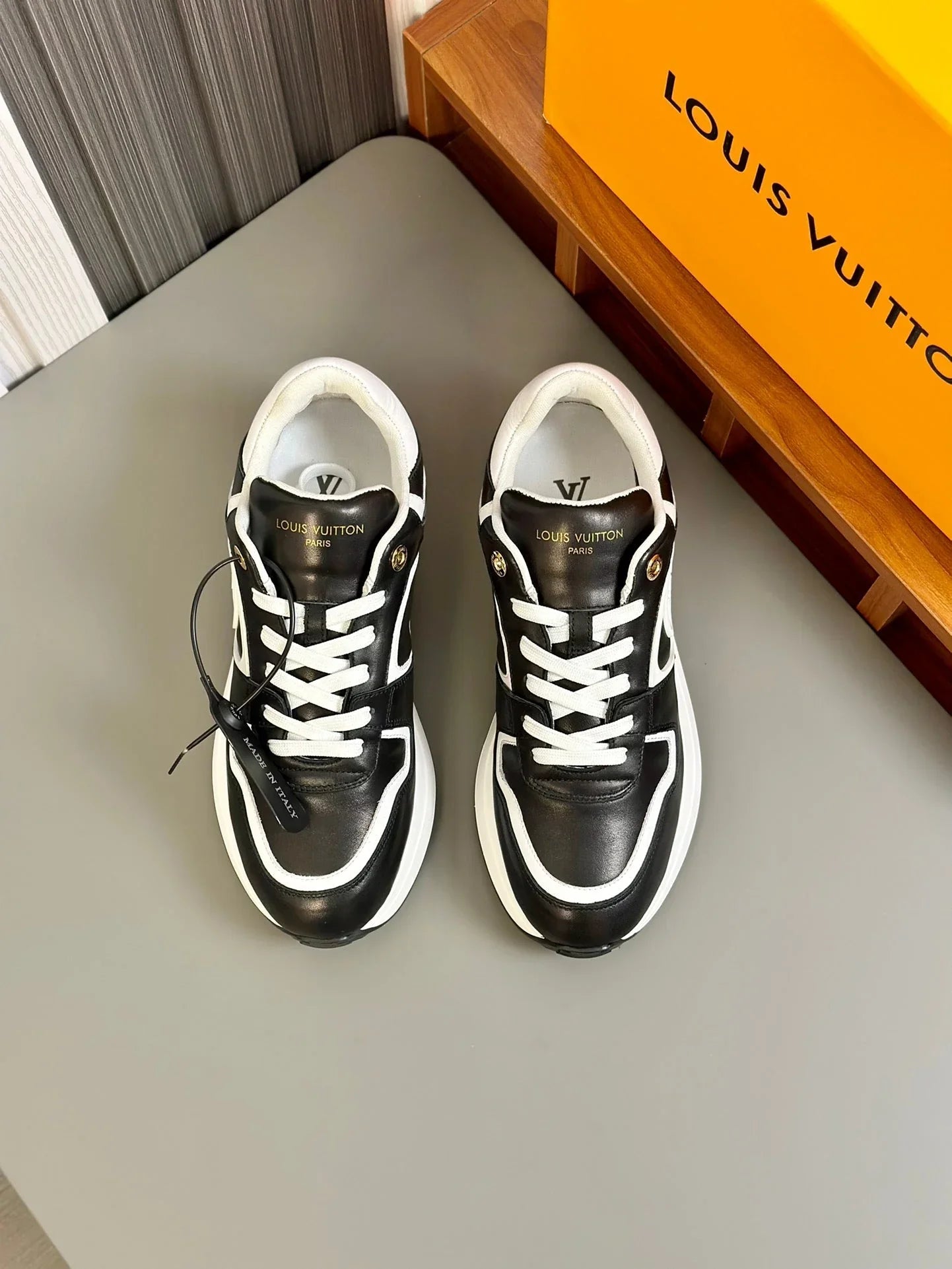 L Men's Sneakers