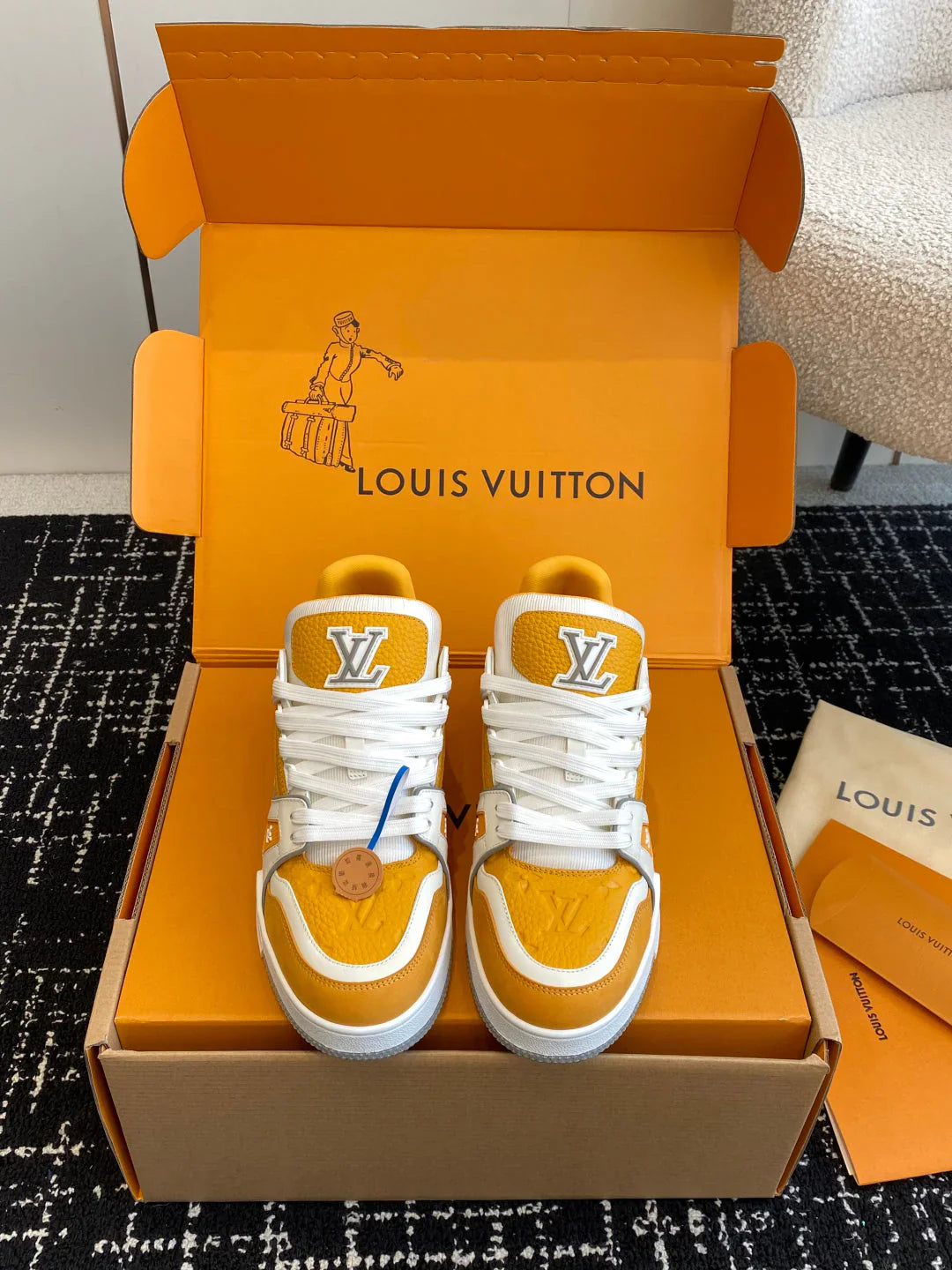 L Men's Sneakers