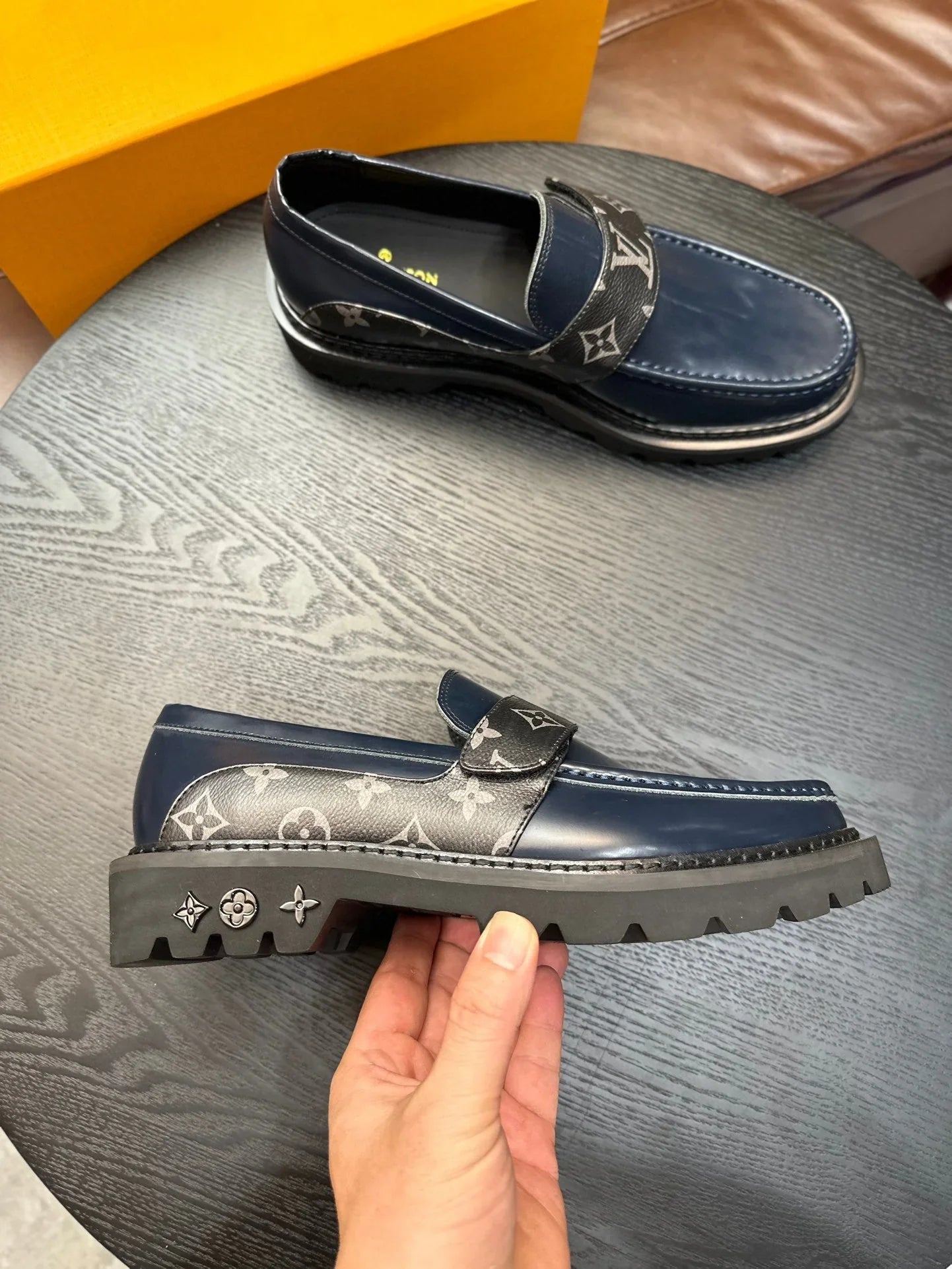 L casual leather shoes
