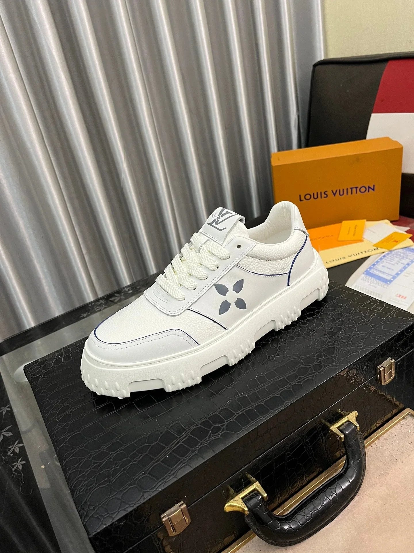 L Men's casual shoes
