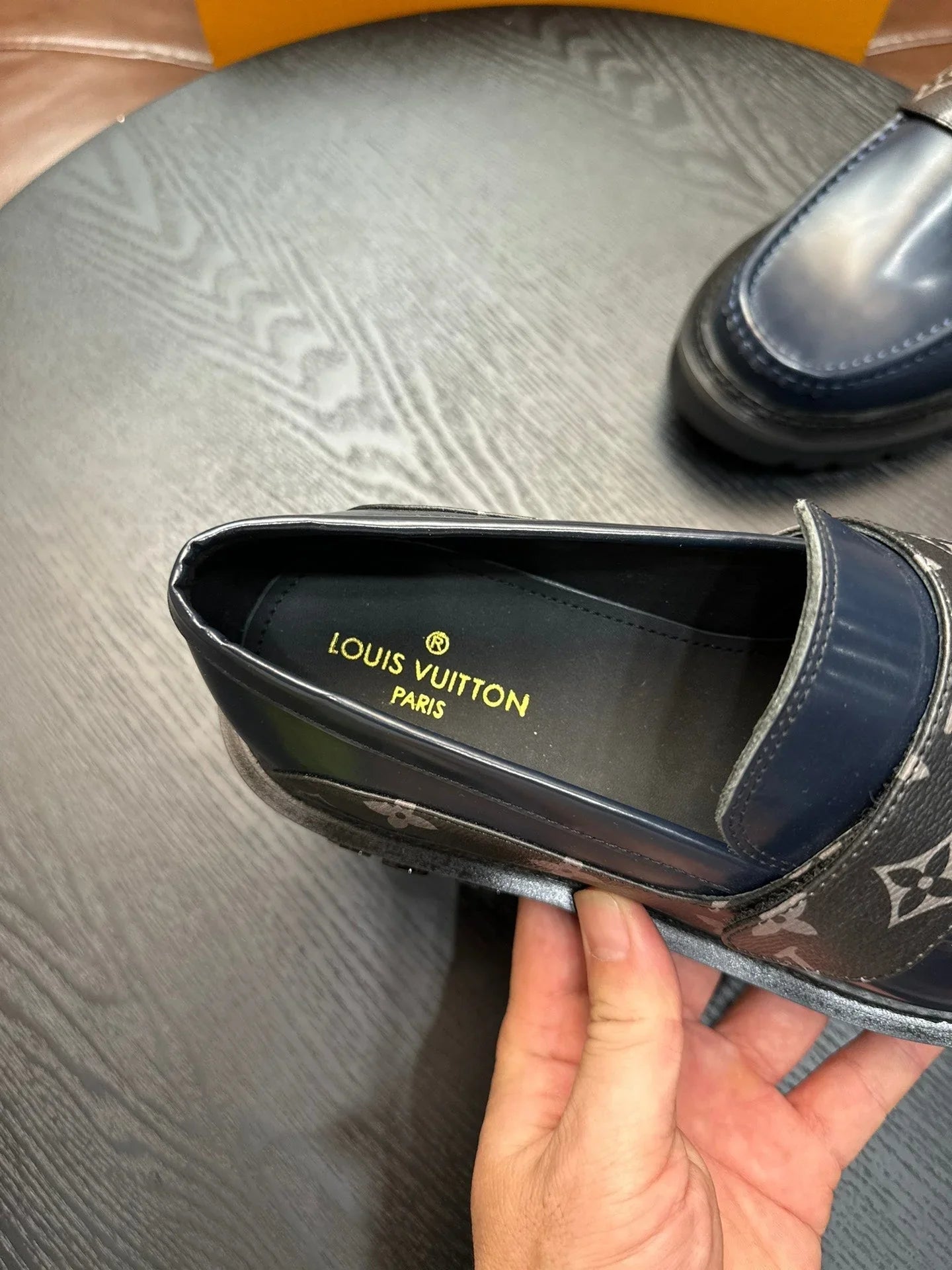 L casual leather shoes