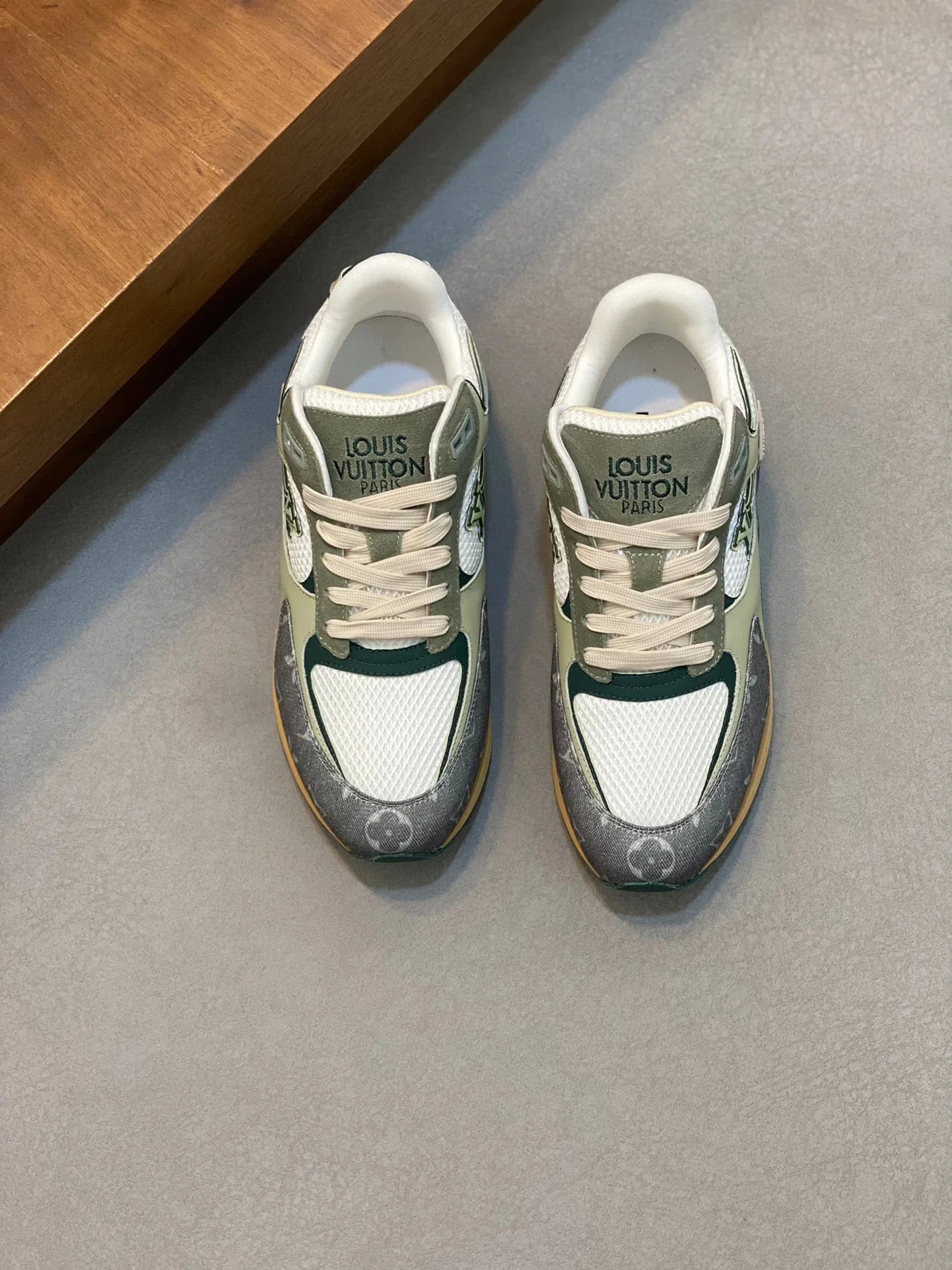 L Men's Sneakers