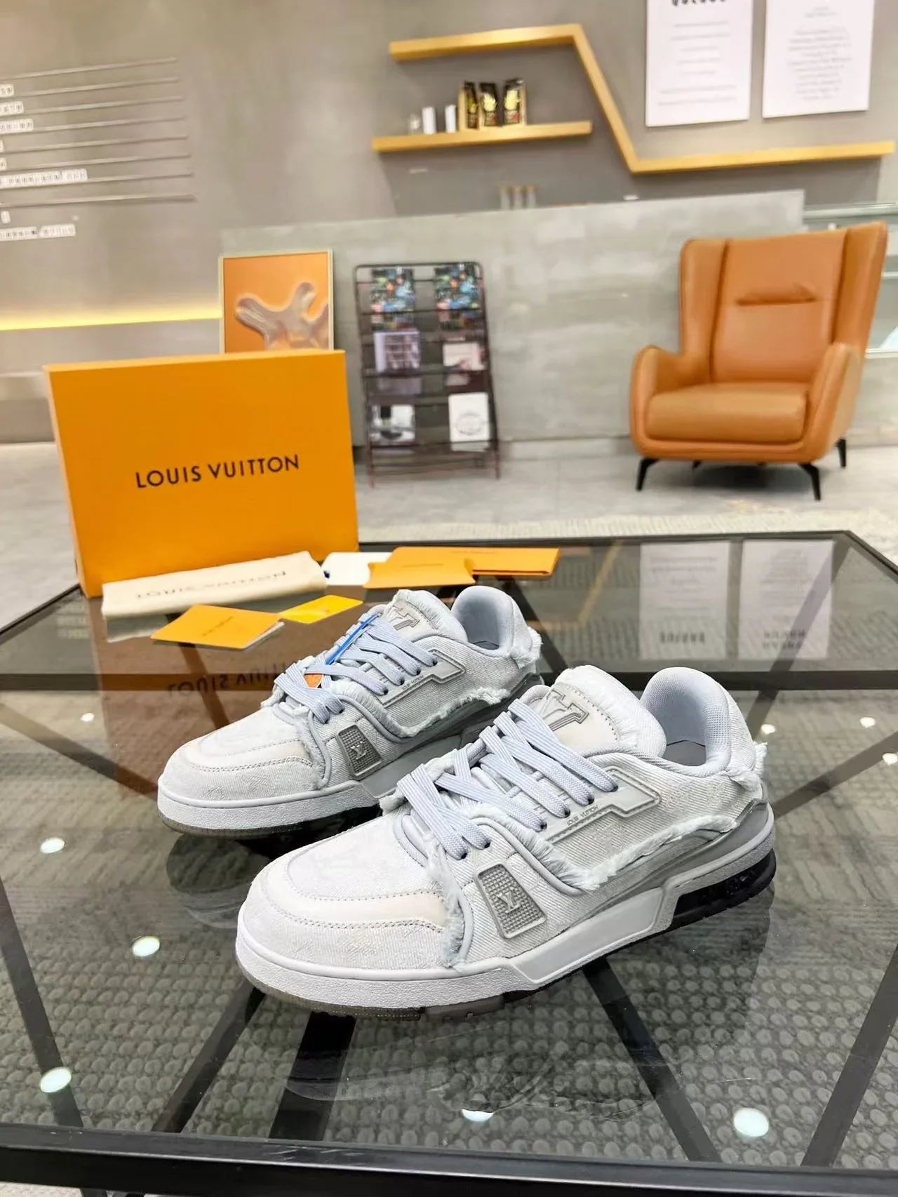 casual sports sneakers