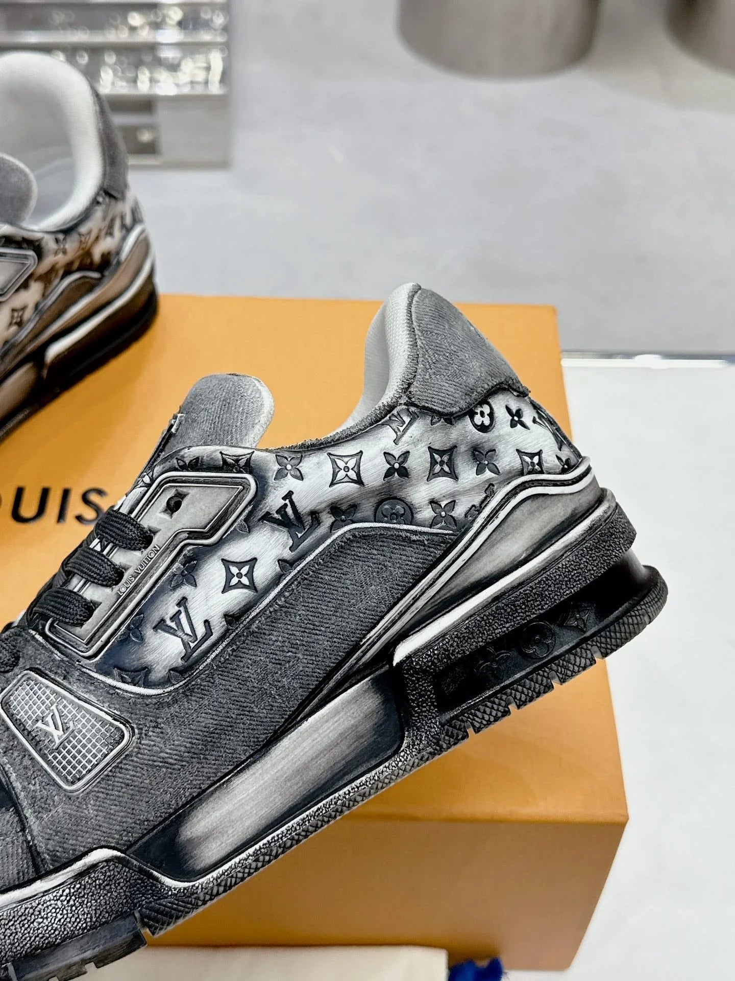 L Retro Basketball Sneakers