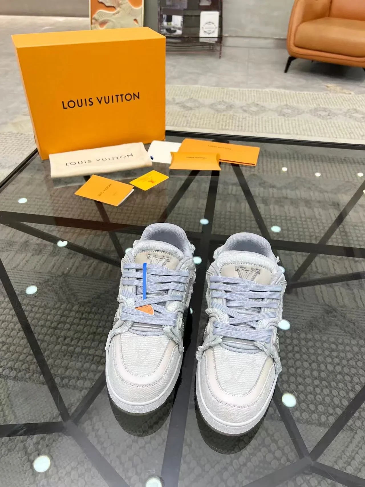 casual sports sneakers