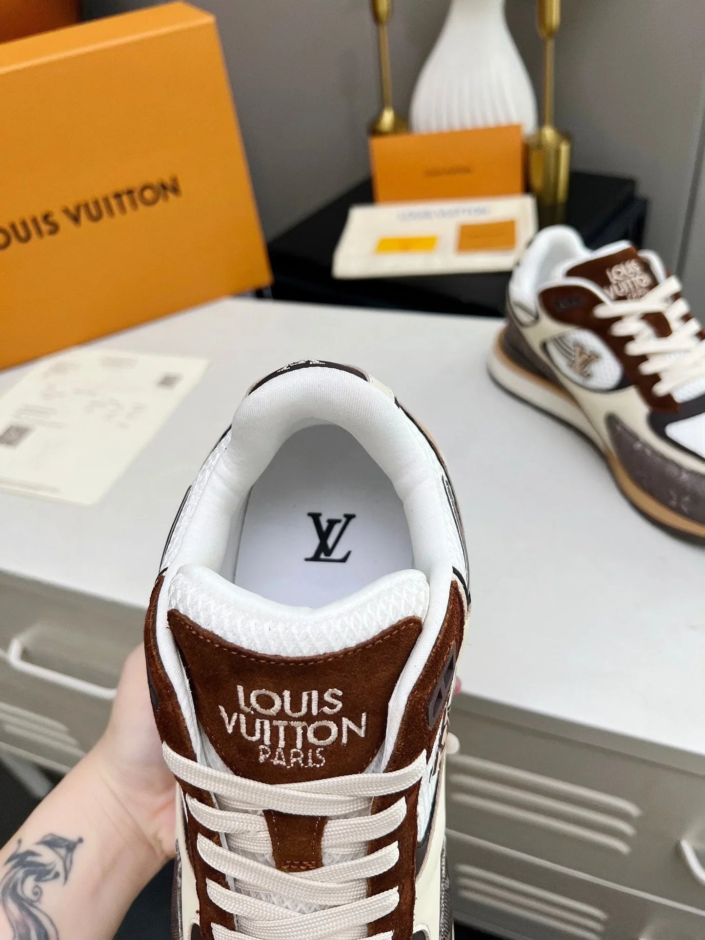 L Men's Mesh Sneakers