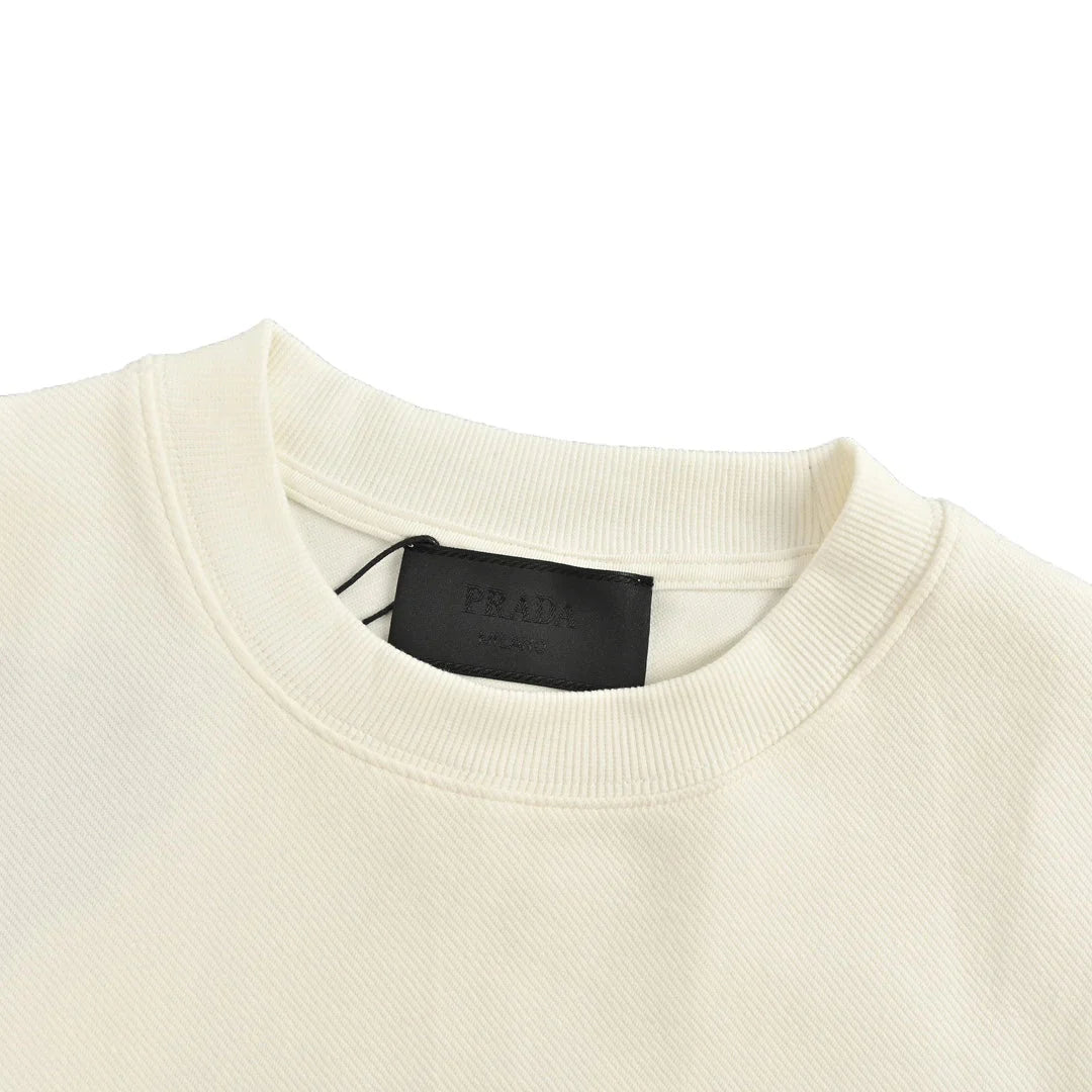 Round neck sweatshirt with triangle logo on the side