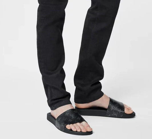 Black printed slippers