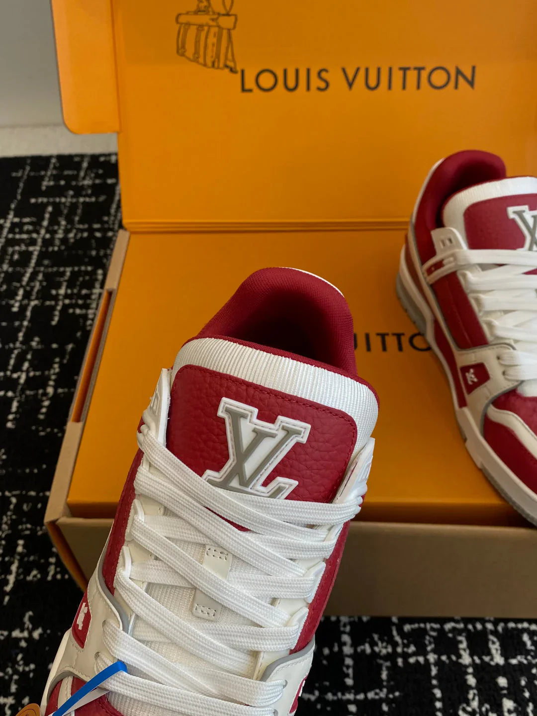 L Men's Sneakers